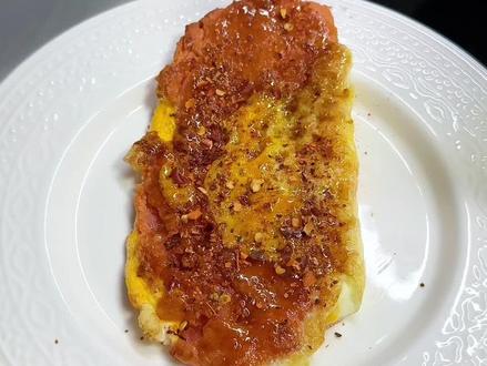 淀粉肠和鸡蛋不管怎么搭都无敌好吃,一定试试这个淀粉肠脆脆,和啃大鸡排似的巨好吃!#淀粉肠 #肠包蛋 #美食教程 #淀粉肠爆改焦香酥脆的大面排 #神仙吃法