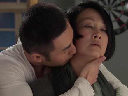 精神小伙当助理,如何被单身富婆女老板爱上他 #软饭硬吃 #情感剧