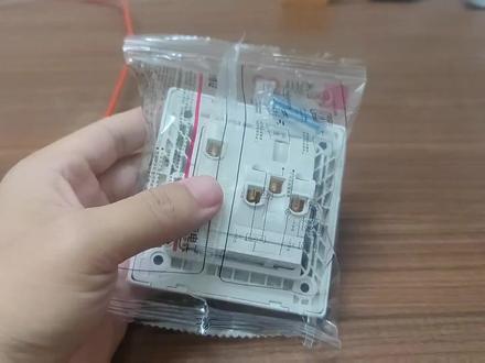 带开关五孔插座接线,一开五孔插座接线方法 #零基础学电工 #电工教学 #电工 #开关 #电工知识 #开关面板 #电工接线 #开关插座 #电工常识 #电路