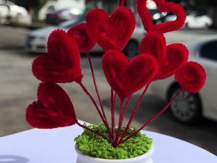 跟大家分享一个爱心小盆栽的教程~#扭扭棒#爱心#小盆栽