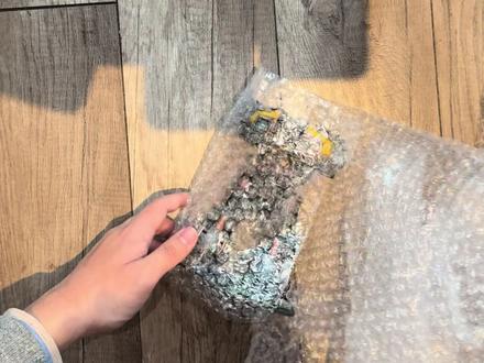 (开箱)战锤40k 泰坦修会 epic近战战帅 战帅泰坦
终于有在涂装层面超越我那款远程战帅的存在了。漆面极其细腻,完全看不到笔痕。全身的阴影过度非常自然,给人一种“浓厚”的感觉。最让人印象深刻的还是背后的机械细节涂装。简单来说就是:立体化。这台泰坦的作者对机械结构很有研究。用金属棕色点缀那些诸如燃料罐,传动装置等部件,和其他黑铁色的装甲板区别出来。真实感大大提升了。
PS:这位作者写得一手好字啊!见——黄色装甲板上的缎带。
#战锤40k #开箱 #潮玩 #手办 #模型