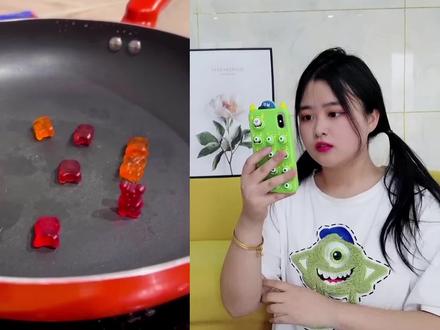 小熊软糖会“复活”?午夜12点加热小熊糖,它们竟然真的站起来了 #寻宝 #解压 #小熊软糖 #玩具