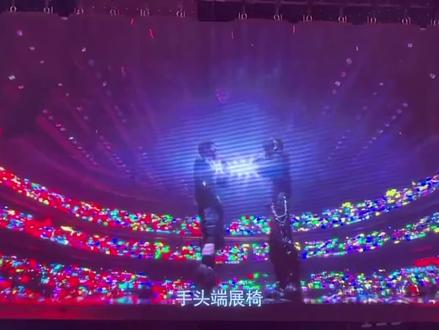 我太帅咯,鑫左炸场子,尤其是左航啷个这么帅(视频来源不知,侵权可删)#左航#朱志鑫#荣耀之战 #朝天门