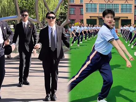 从57岁法拉利大叔到满屏大长腿,校服裁判舞凭什么让全网疯传? #裁判舞 #许文飙 #娱乐 #舞蹈