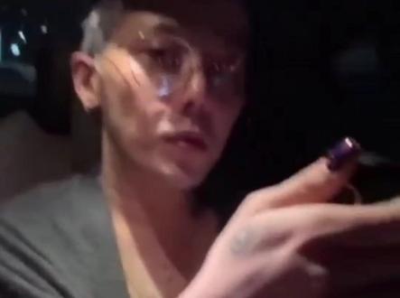权志龙澳门打车遇到司机正在放自己的中文新歌忍不住大笑,然后现场唱起来,给司机都听呆了,想不到权志龙中文歌也能唱的这么好! #权志龙 #gd #车里唱歌 #歌曲不凑巧