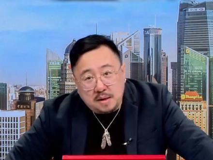 下架了一部分短剧,侧面也印证了只要你拍的内容合规,这将是被认可的。同时最近广电把电视家这种apk一禁,通过版权独播的方式让电视重新回归大众视野。两种因素叠加带动了这波风气!#财经 #板块分析 #短剧 #电视剧