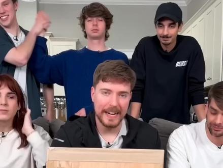 打开我的200万订阅量播放按钮 #mrbeast #野兽先生 #野兽游戏
