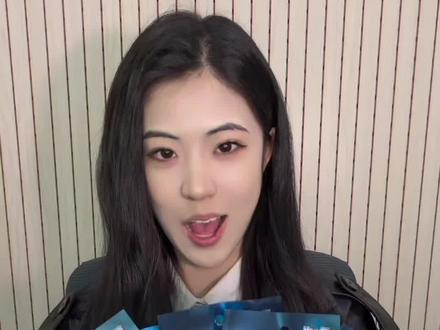 今天是宝可梦PTCG简中15.0利刃猛醒发售的日子!赞赞去官方道馆拿下了10包硬币套装,听说这次的硬币套装是新的创意,体验一下!这一弹里面我比较喜欢的卡有SAR的甲贺忍蛙和水莲的照顾!希望我能直接欧中,请大家祝我好运!#宝可梦 #宝可梦卡牌 #拆卡 #二次元 #潮玩