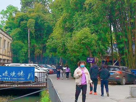 #崇州大嫂烧烤 清明打卡,雨天坐等三个小时,崇州大嫂烧烤。可能饿至极,才越发觉得美味!#成都