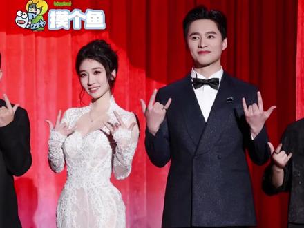 你们一定要三搭四搭勾勾搭搭啊!#这个短剧派对把我哄成啥了 #当红派对 #王皓祯 #王格格#王皓祯红毯上帮王格格提裙摆