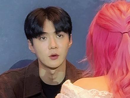 我的韩语外教夸我了🥹
吴老师你的1v1课好稀贵啊….平时只能上大课🥺
#吴世勋#sehun #EXO #exo深圳签售 #线下签售