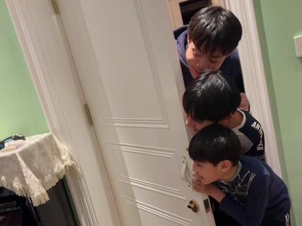 ACD体重身高大揭秘,他们想拉B姐也去测量一下,你猜成功了吗