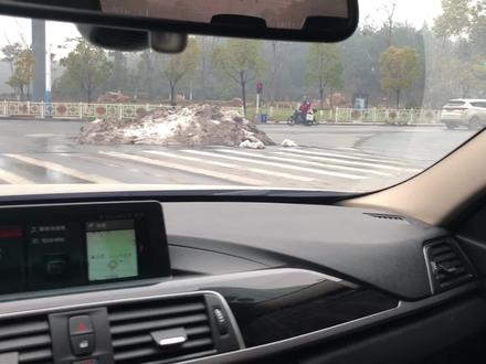 右转转小弯,左转转大弯是什么意思,很多司机忘记了