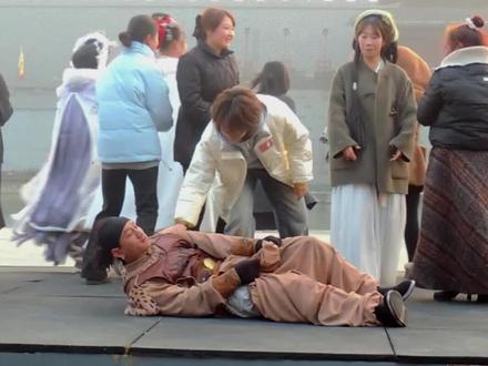 金贼副手这小身板有点扛不住啊#清明上河园 #金贼 #打劫 #热点#随时随地标记一下