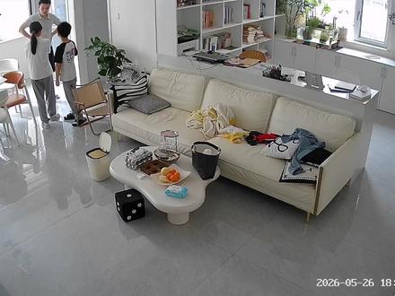 你觉得我们的亲子关系有问题吗? 发了几期两个孩子挨揍的视频,本来我只是想分享我对家庭教育的个人做法,因为我在抖音上看了太多的咬牙切齿的家庭教育。有很多人来和我探讨,有认同的,有不认同的,还有直接开骂的。这是我们家两个崽放学第一时间的状态,昨天才挨的揍,今天这个状态,这也是我们平时的状态,我不觉得的有什么不好的,甚至我可以说我的家庭亲子关系超过了大部分家庭亲子关系。那些骂我的,黑我的,你们可以先停下来吗?我说了,每个家庭的情况不一样,找到合适自己家庭的模式,能让大家都积极向上的方式就是最好的!#监控下的一幕 #姐弟日常 #亲子 #教育 #热门 @Nana_Lahy 老妈今天康复出院了!美美哒!