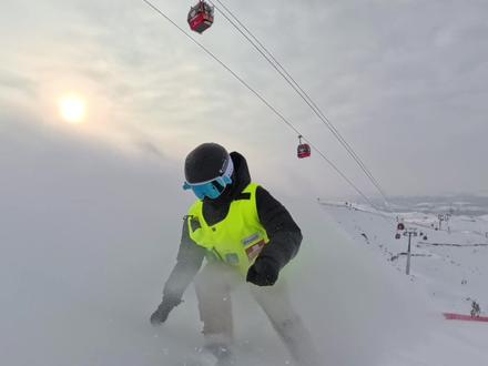 差点咱也铲上雪了 倒滑有点难啊兄弟们⛷️
#将军山#鲜活高定一罐搞定 #向光道