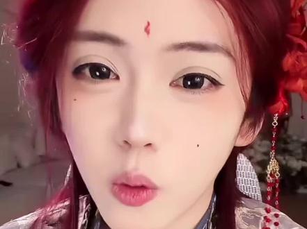 开心元元初中就想到靠脸可能有帮助,便非常在意自己的面容,并一直做针对性的调@开心元元 #开心元元直播 #名场面 #开心元元