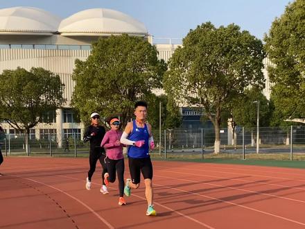 业余跑者女子10公里跑进40分钟难不难?只有10公里破4,半马才能破130!全马才有希望破3!如何安排一周训练?看昆山一姐的安排!#跑步 #马拉松 #跑步干货 #破三 #十公里 @花花的跑步日常
