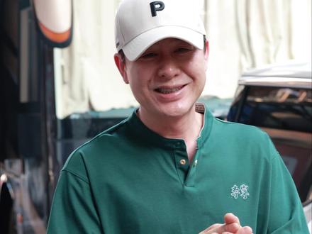 张颂文老师下班后化身韶关美食推广大使。
(260505 张颂文韶关拍摄《三尺之下》下班。)
#张颂文 #韶关 #韶关美食 #三尺之下