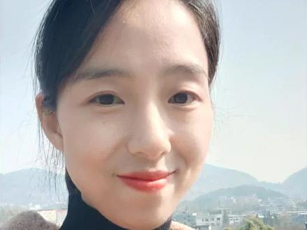 安徽安庆潜山远嫁贵州铜仁沿河的媳妇美萍,近日探秘婆家“中界”地名来历?街头询问村民,版本各异:两省交界处?背盐古道?人间福地?查县志发现这里竟有千年历史,山水如画,物产丰饶。一个地名,藏着一方水土的深厚记忆。点开视频,中界镇中界、孙家、和谐、黄家洞、东流、银山、庄严、天坪、高井、河坎、龙兴、石柱、心齐、大龙、高峰、坡脚、罗家寨、皂角水、大丰、水田、蛟坝的老乡一起讲故事,解开家乡中界的身世之谜!
#为什么叫沿河中界#安徽潜山逆水#贵州铜仁沿河#远嫁故事#中界天缘寺