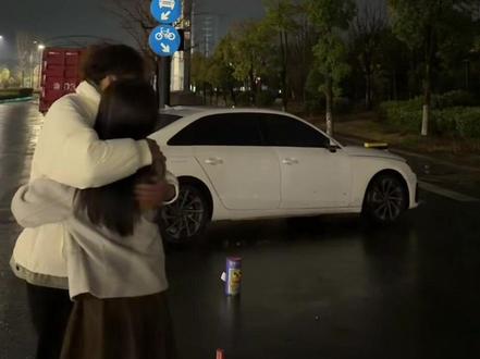 有人懂拍这个情侣烟花抱起来转圈圈的困难吗😊#除夕 #情侣 #烟花