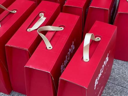 张家界七星山荒野求生 45号蜜蜂哥 泸溪“亲友团” 带着泸溪特产来看你啦#张家界荒野求生 #张家界七星山 #老六荒野 #蜜蜂哥