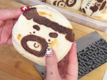 妈妈说:分享不是必须的 今天的美食脑洞:有契丹人的发型受启发+年夜饭的肘子剩菜为基础,获得了超级好吃的契丹馍肉夹馍
#肉夹馍 #鲜女料理 #脑洞