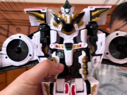 这个#炫卡斗士 #银翼骑士 #机器人 也太酷了吧!#儿童礼物 #炫卡斗士玩具