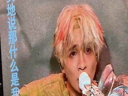 好牛 一开始只觉得造型不太对 后面才发现是AI仿生机器人 老薛真的好用心#薛之谦演唱会 #万兽之王