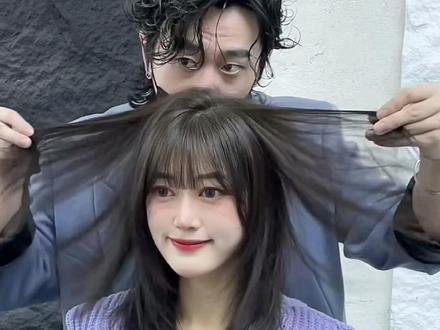 不挑脸型的瘦脸修颜锁骨发.轻盈松散.可盐可甜.#瘦脸发型 #显白发色 #减龄锁骨发 #大连染发 #发型设计师杰森