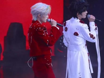 #云熠 #演唱会 普普牵云旗手腕,云旗被起哄到顺拐了,哈哈哈~高大勇就还他一个牵手🤪🤪