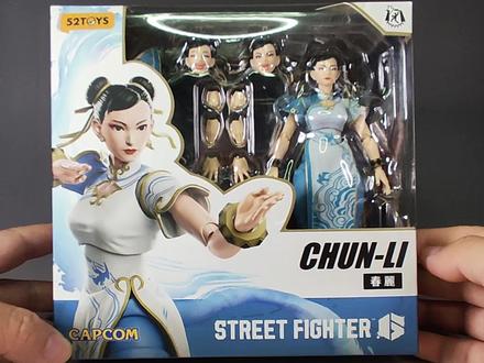 1/12比例可动人偶街霸6 春丽开箱~ 从小玩到大的旗袍女神-春丽,52TOYS闪电奇舞街霸6系列。作为格斗游戏玩家,你更喜欢春丽那一代的装扮设计?#闪电奇舞 #街头霸王6 #春丽 #可动人偶 #抖音潮流玩家