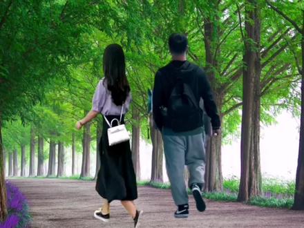 用剪映线性蒙版 删除视频里的任意一个人 并且替换另外一个人 #剪映 #视频剪辑教程 #手机剪辑