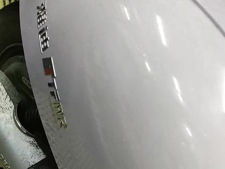 雅迪Q6边条拆卸方法