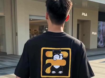 现在大促来了两百预算就能轻松带走斐乐这款排汗透气的索罗娜T恤,精工刺绣到手超划算#斐乐 #618好物节 #消费券 #夏天穿什么 #穿出高级感A3
