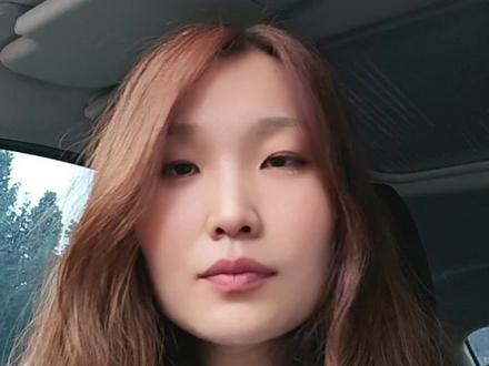 首位港女航天员,黎家盈 从香港到太空,她走了一条没人走过的路。
很多人只知道她是“首位港女航天员”,却不知道为了这一步,她付出了多少努力。
打破偏见、跨越山海,终于奔赴了属于自己的星辰大海。
原来女孩子的梦想,真的可以不止于眼前的烟火,也能延伸到浩瀚宇宙里✨
#黎家盈 #专访香港首位航天员黎家盈 #没有公式的人生 #抖音玩法合伙人计划 #抖音玩法达人
