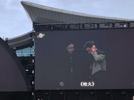 老舅登场,值回票价
据说是这首歌第一次唱现场
#大型追星成功现场 #草莓音乐节 #太原草莓音乐节 #宝石老舅 #枪火