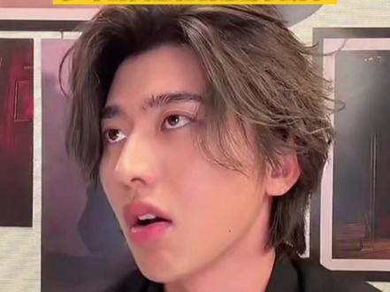 蔡徐坤新歌《colder》在冰岛实景拍摄了三天三夜,《Jasmine》成片竟然也是自己剪的。@抖音创作小助手 #蔡徐坤 #冰岛 #colder