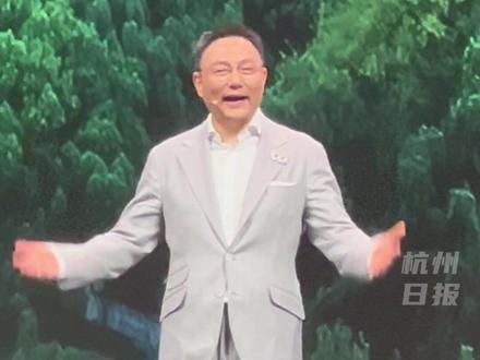 罗振宇跨年演讲点赞杭州青荷驿站:大学生每年免费住7天,足够求职、面试、就业…#杭州 #罗振宇