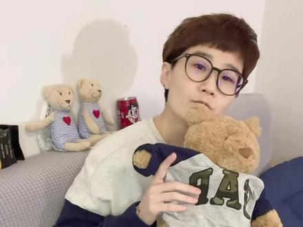 咱就说我儿子时尚不 挣点儿元子都给他花了🧸#巴塞罗熊 #开箱视频 #独居日记