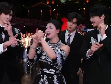 #龙浩天喊你回酉阳过年 #PGY银河系 #银河系A #银河系A安心 #安心妹妹 安心妹妹的第三个愿望,哈哈。。哥哥吃醋了嘛😂@马大猴🐒😄 @A-安心 ☀️ @001-王林🍃 @A-以太⚡️ @龙浩天男团·银河系A(团队招优)PGY