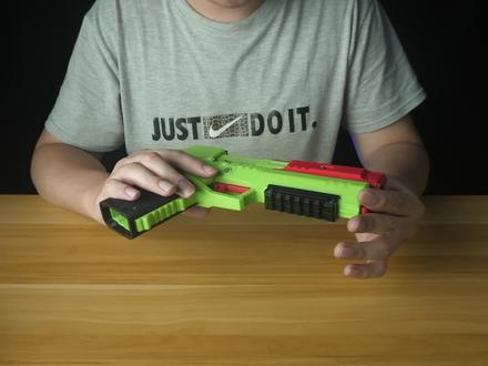 【零度玩NERF#番外篇07】赛博朋克2077同款!尼龙注塑壁虎评测!