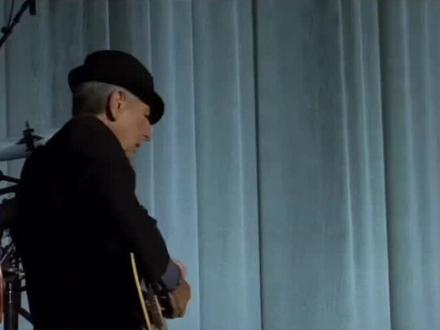 现场版莱昂纳德·科恩演唱《蓝雨衣》,这首歌有着典型的科恩式忧郁烙印,却又包含更复杂的情感。这首歌到底写的是谁,故事是真的吗?答案并不重要。科恩说这首歌是他怎样写都不满意的作品。爱,无法解释,无法言传,音乐有时都难以穷尽其中的百转千回,万般滋味。
欧美经典老歌,分享快乐!