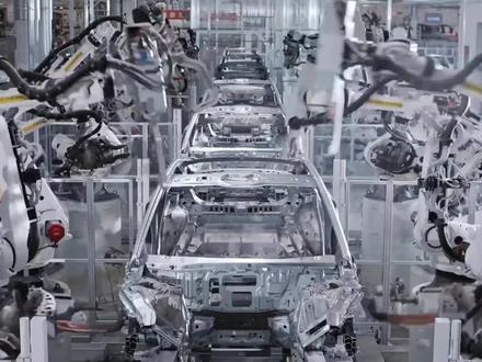 新一代小米SU7正式上市 与老款相比 全系涨价4000块 那么多花的钱到底值不值呢#新一代小米su7