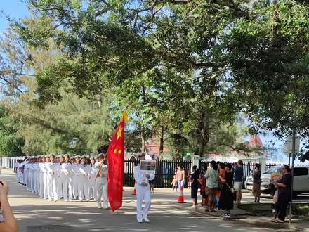 中国人民解放军海军仪仗队的风姿 汤加海军建军五十周年暨汤加国王六十五周岁生日庆典活动,国王阅兵,请一睹我们子弟兵的风采……
#汤加王国 #海军仪仗队 #我的海外生活