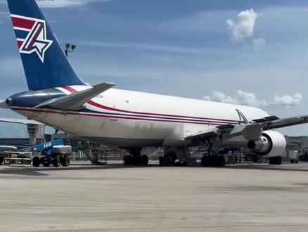 看完你敢钻飞机油箱吗?飞机油箱里长啥样!有人在里面。。。 #机务 #飞机 #民航 #航空科普 #随拍