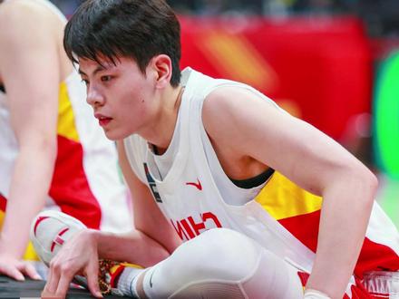 杨舒予蜕变:超越姐姐杨力维光环!从替补到队长用MVP证明自己 杨舒予的全能表现:WCBA 总决赛场均 15+4+3,攻防两端统治比赛。杨舒予的成长轨迹:从东京奥运铜牌到全运会 MVP,一步一个脚印。杨舒予的精神力量:不服输的性格,让她成为广东女篮的精神领袖。杨舒予的未来展望:中国女篮外线新希望,能否扛起大旗。#杨舒予 #中国女篮 #广东女篮 #wcba女篮 #wcba联赛