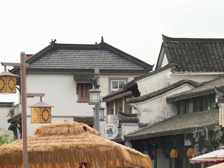 电视剧《四喜》开播,跟着演员游桐庐:戏外漫步,与演员林晓杰共赏桐庐古村与烟火。