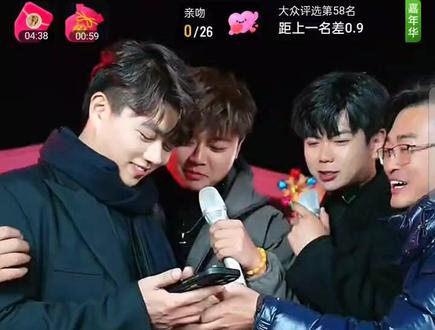 😂😂调皮的万人迷🐝 标记12.14#户外唱歌磊 #户外磊朋友圈#户外磊小卖部