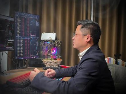 丢掉幻想 主力已经跑路,散户还在苦苦支撑,甚至幻想着4100点跑掉的主力资金,会在4000这个位置接回来,简直是痴心妄想!在散户没有绝望,没有交出自己带血的筹码之前,神秘资金是不会出手护盘的!周二的券商,今天的银行,走势已经非常清楚,这个位置没有人救你!#股票#财经